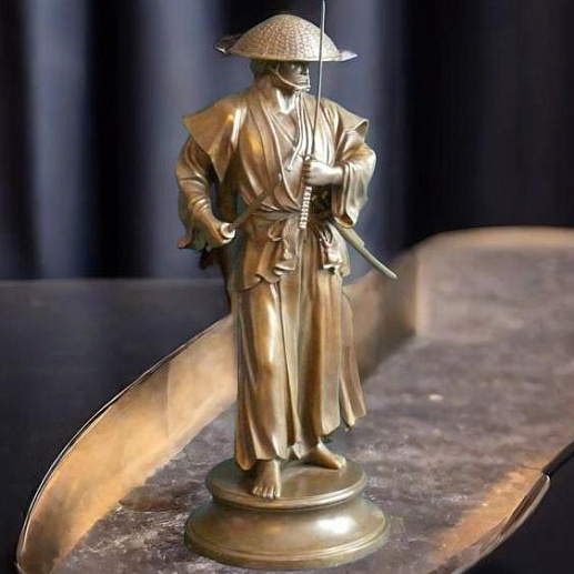 Бронзовая статуэтка "Самурай с двумя мечами"